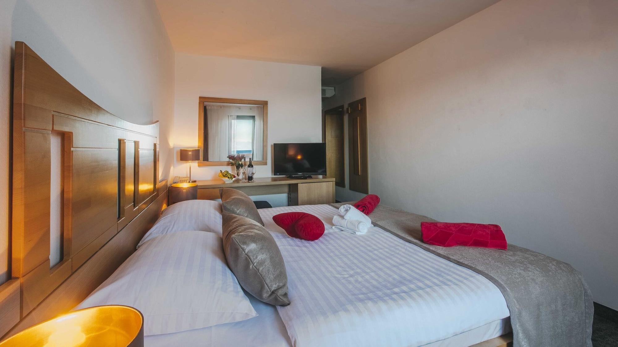 Veya Maradiso Hotel By Aminess Njivice Esterno foto